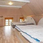 25 Person In Romo-by Traum * Molby