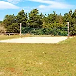25 Person In Romo-by Traum Molby
