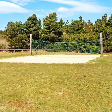 25 Person In Romo-by Traum Molby